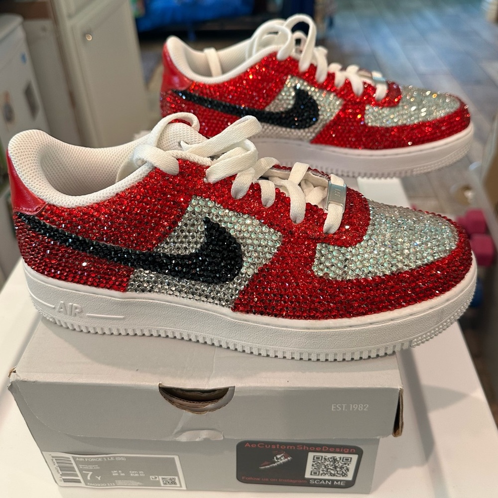 7Y/8.5M Women’s Nike Black, White & Red  CUSTOM Blinged Air Force 1’s. - Picture 3 of 9